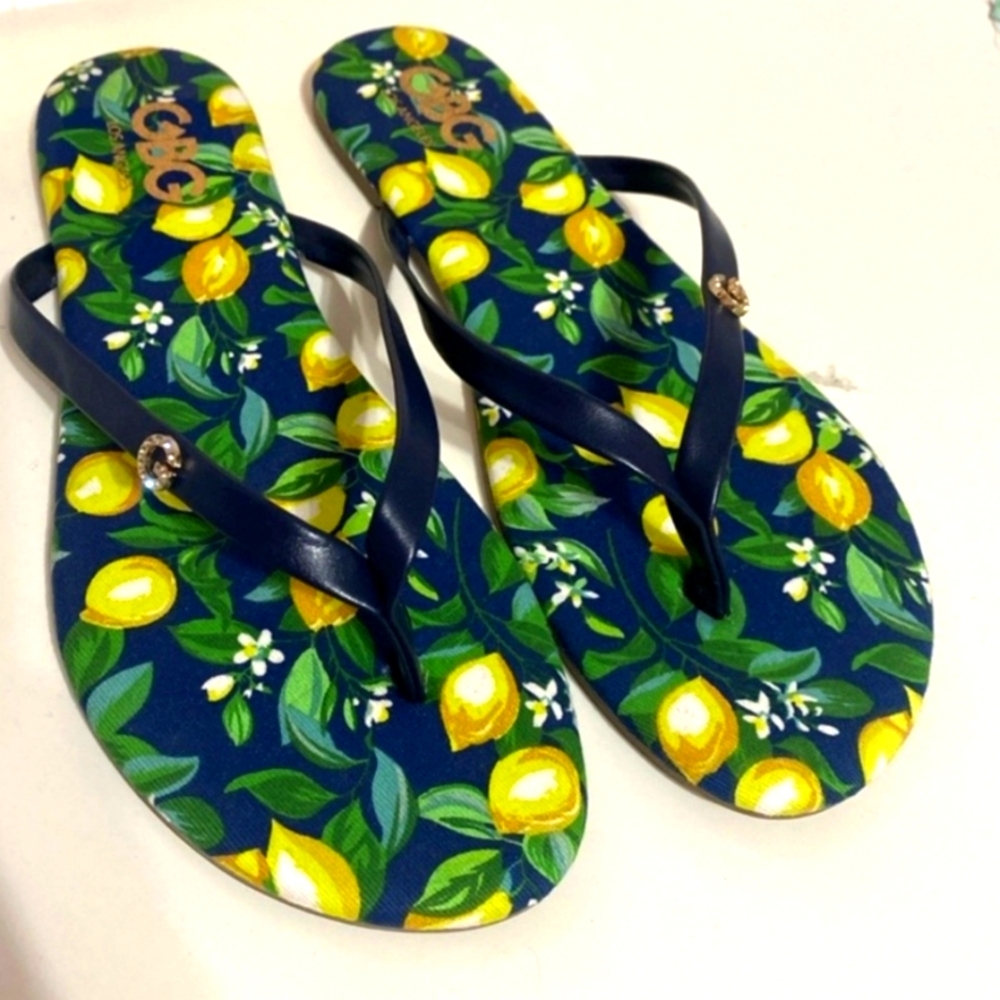 NWOT Women's GBG Los Angeles Flip-flops - Picture 2 of 2